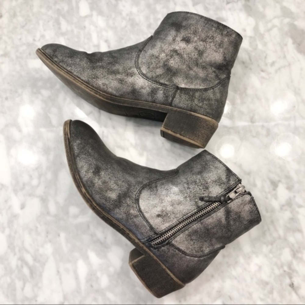 Route 66 Grey Distressed Booties - size 7